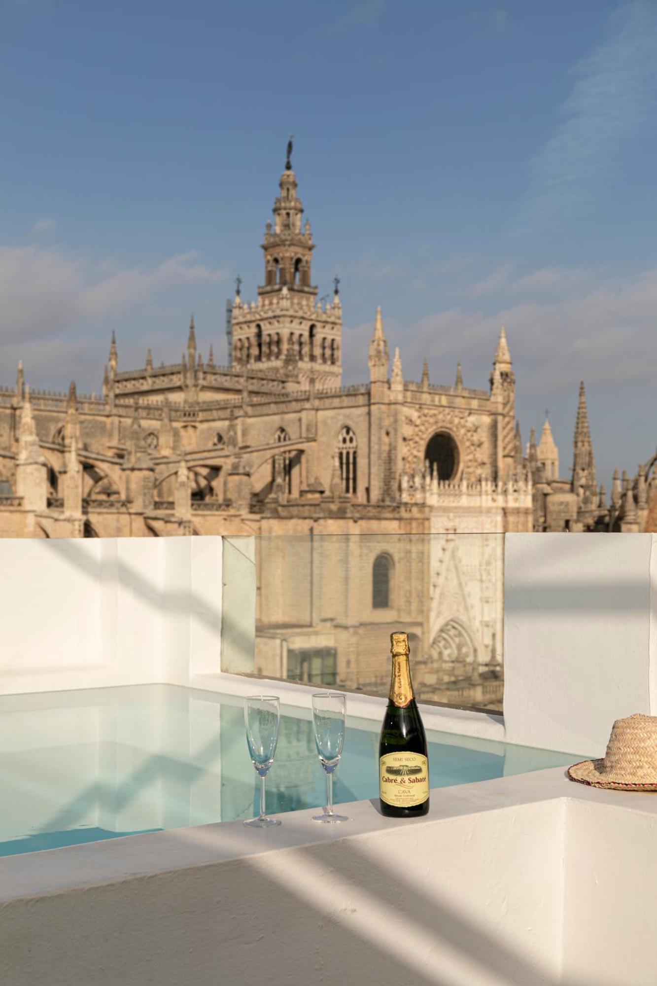 Isg Apartments Modern Atticpool At The Cathedralfree Parking Sevilla Bagian luar foto