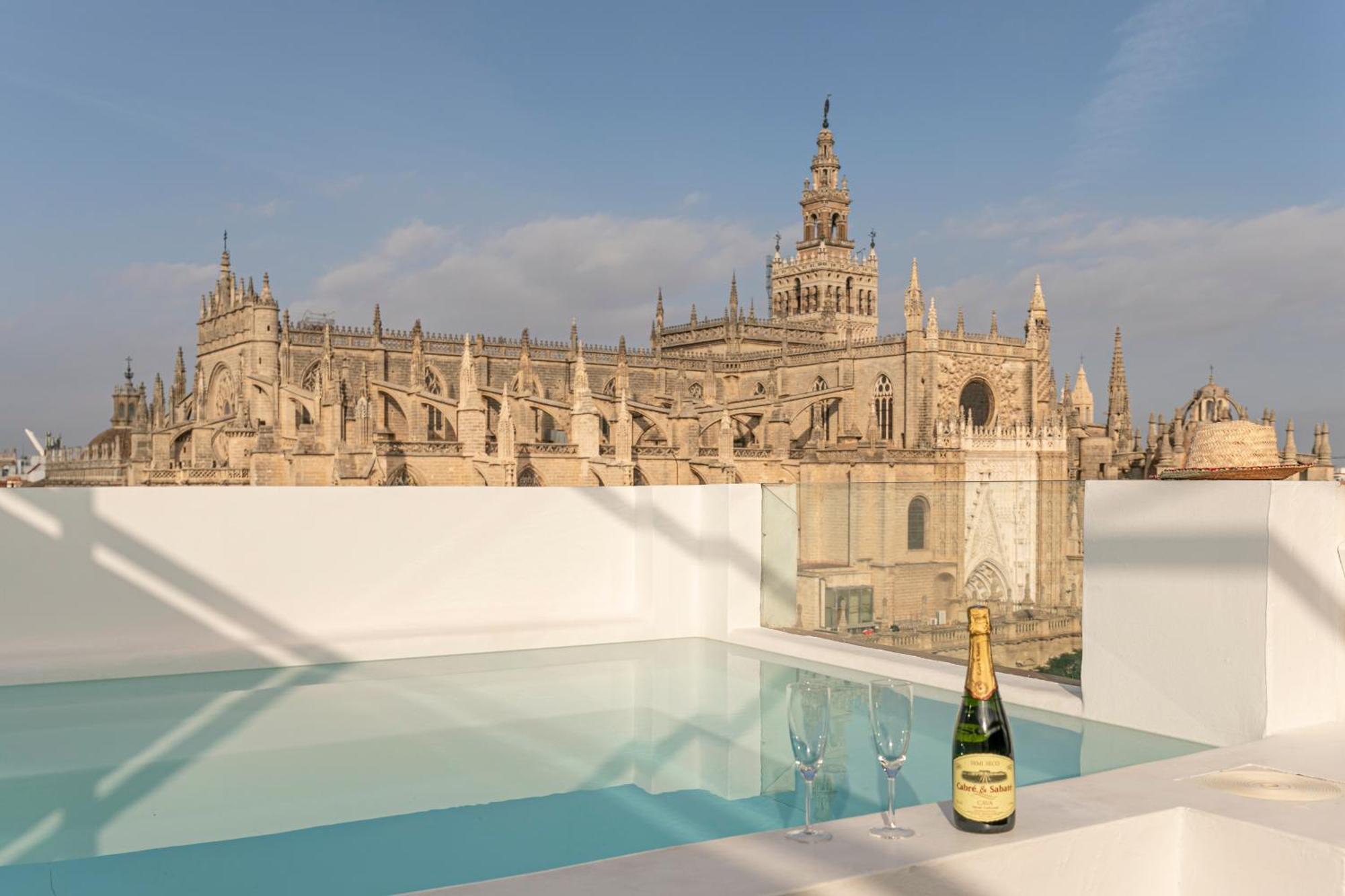 Isg Apartments Modern Atticpool At The Cathedralfree Parking Sevilla Bagian luar foto