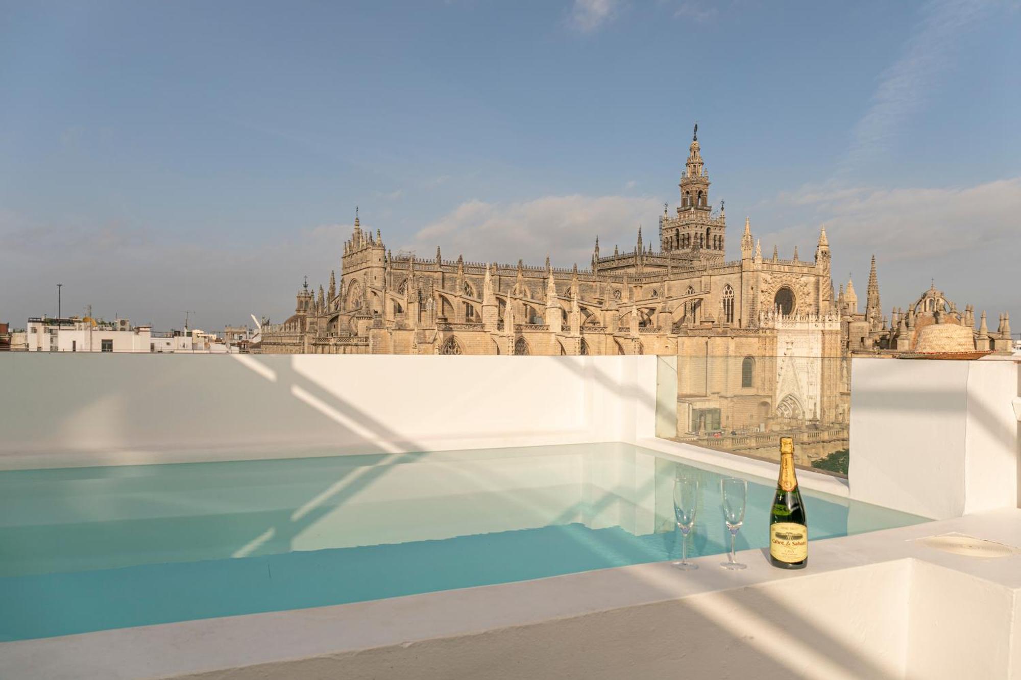 Isg Apartments Modern Atticpool At The Cathedralfree Parking Sevilla Bagian luar foto