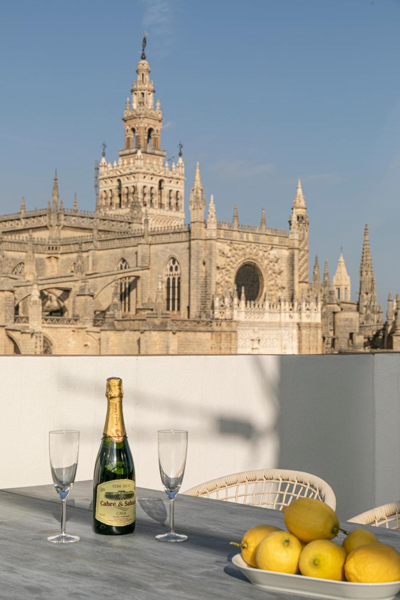 Isg Apartments Modern Atticpool At The Cathedralfree Parking Sevilla Bagian luar foto