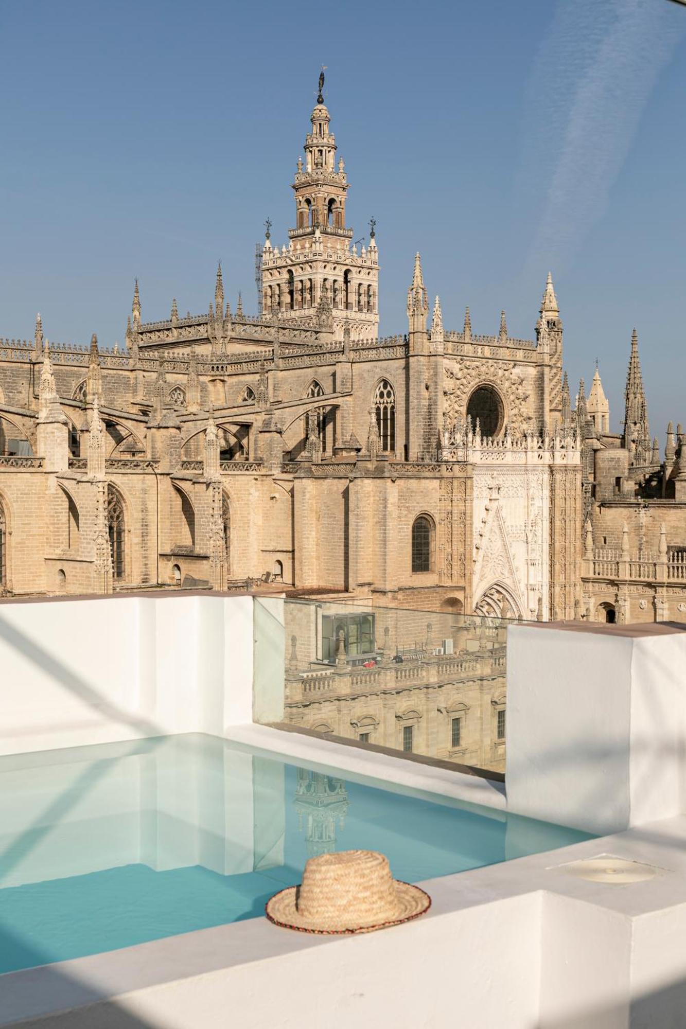 Isg Apartments Modern Atticpool At The Cathedralfree Parking Sevilla Bagian luar foto