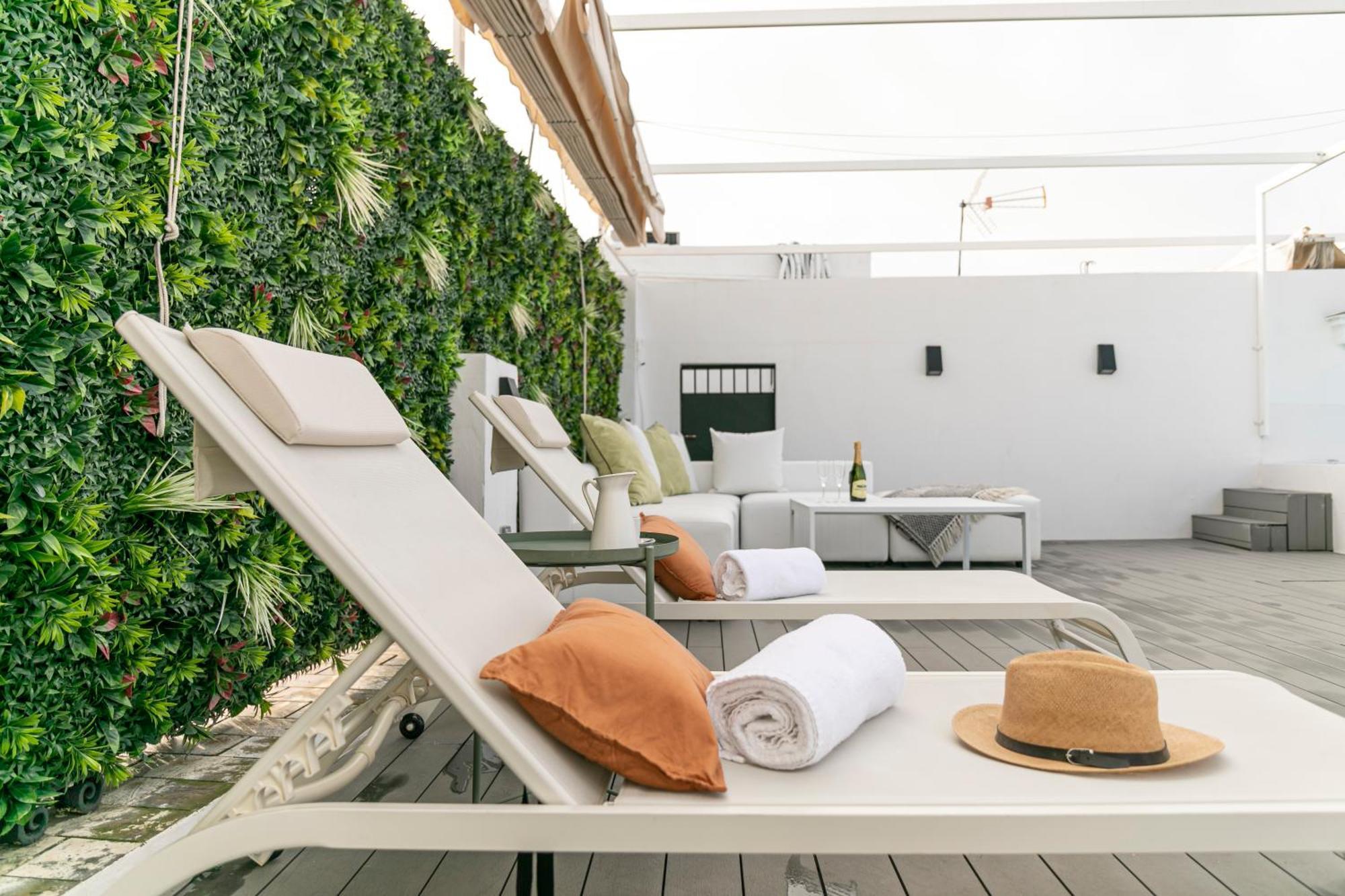 Isg Apartments Modern Atticpool At The Cathedralfree Parking Sevilla Bagian luar foto