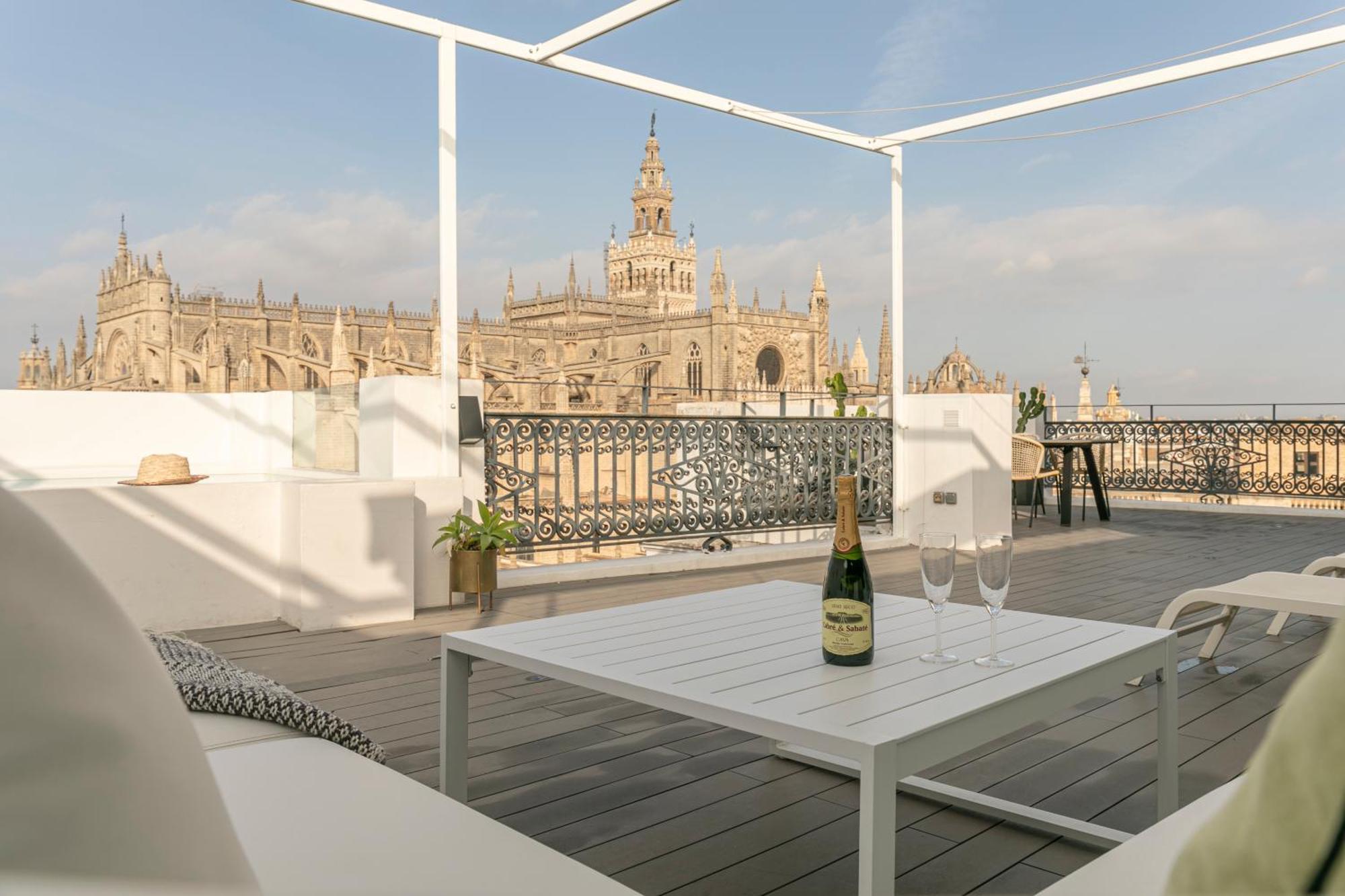 Isg Apartments Modern Atticpool At The Cathedralfree Parking Sevilla Bagian luar foto