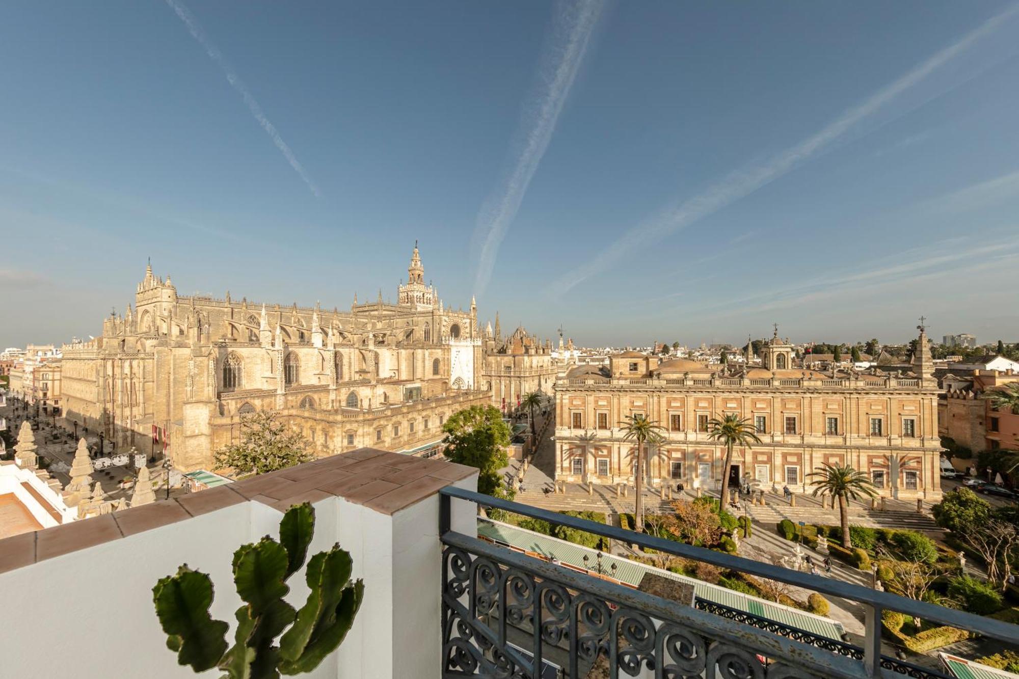 Isg Apartments Modern Atticpool At The Cathedralfree Parking Sevilla Bagian luar foto