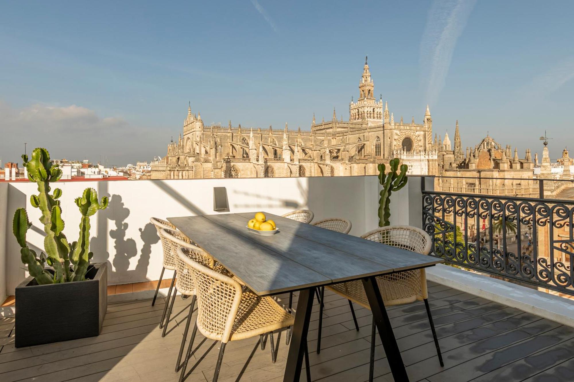 Isg Apartments Modern Atticpool At The Cathedralfree Parking Sevilla Bagian luar foto