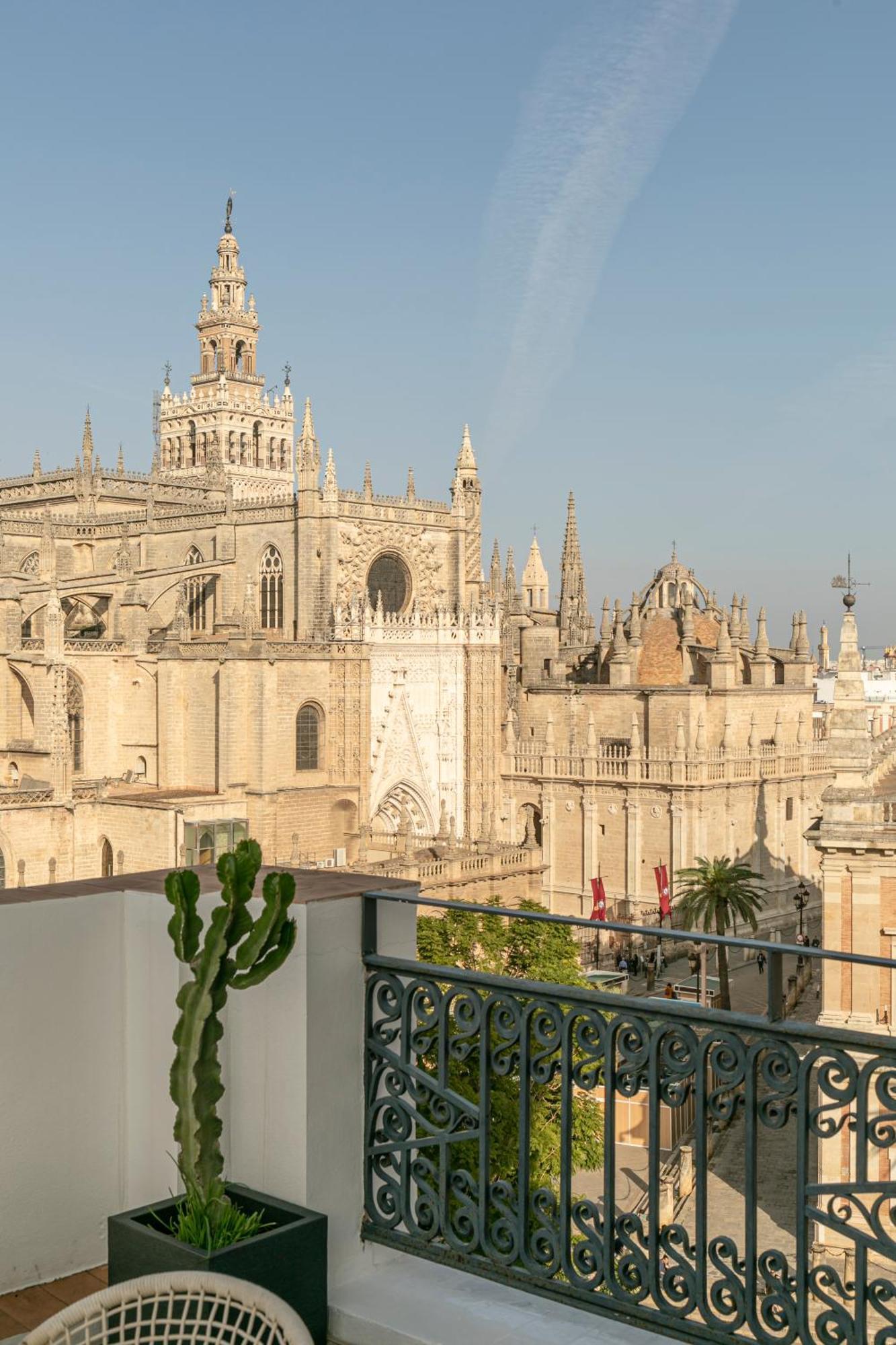 Isg Apartments Modern Atticpool At The Cathedralfree Parking Sevilla Bagian luar foto