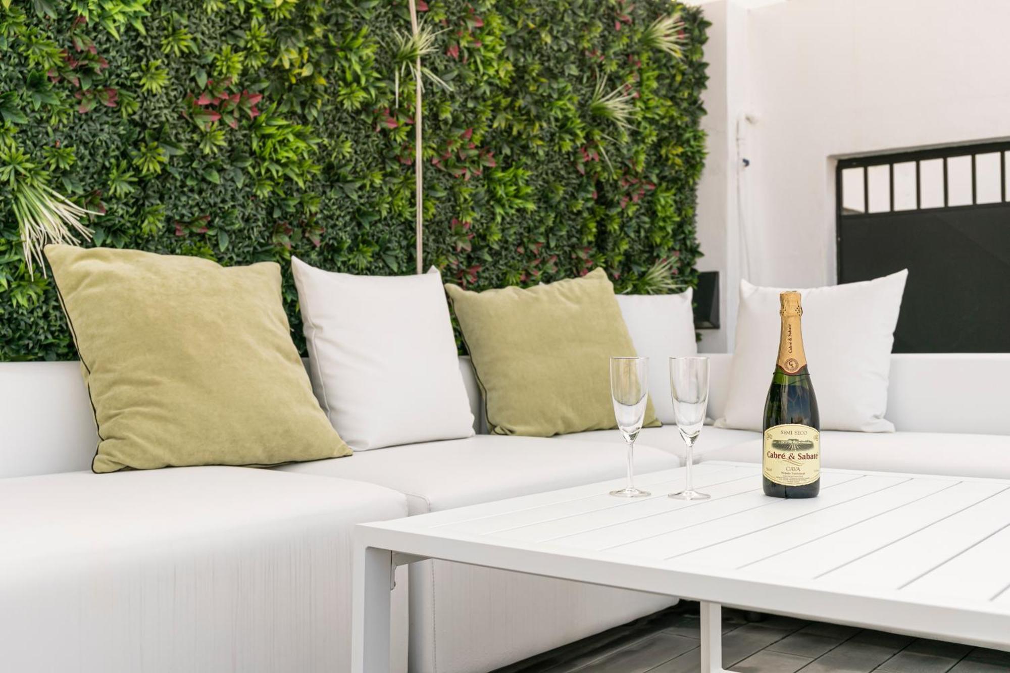 Isg Apartments Modern Atticpool At The Cathedralfree Parking Sevilla Bagian luar foto