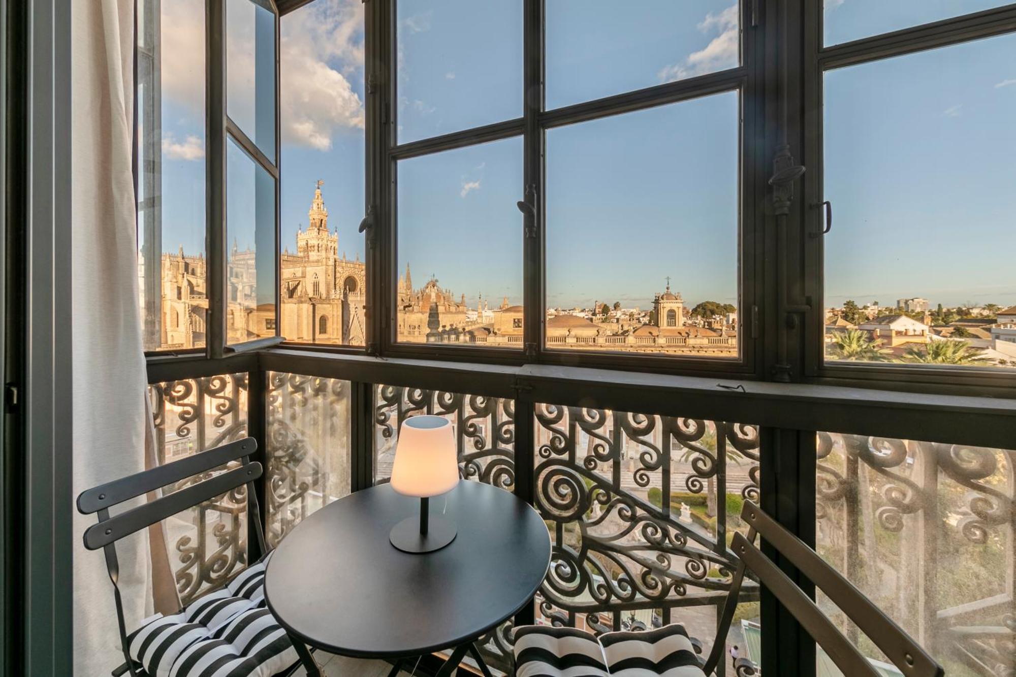 Isg Apartments Modern Atticpool At The Cathedralfree Parking Sevilla Bagian luar foto