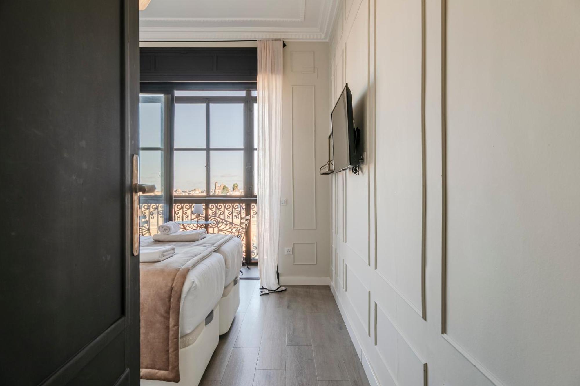 Isg Apartments Modern Atticpool At The Cathedralfree Parking Sevilla Bagian luar foto