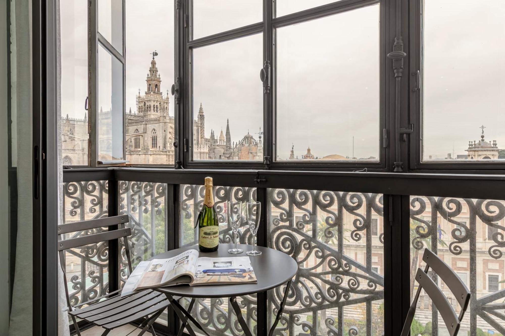 Isg Apartments Modern Atticpool At The Cathedralfree Parking Sevilla Bagian luar foto